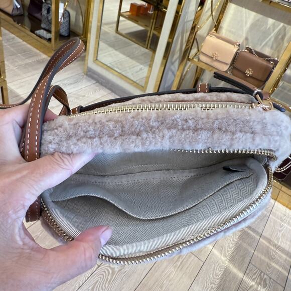 Tory Burch Shearling Camera Bag 176892 Fresh Wheat $425 - Picture 4 of 8